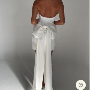 Elegant White Strapless Dress
